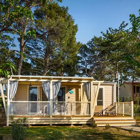 Stunning Stacaravan In