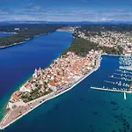 Amazing Stacaravan In 4*