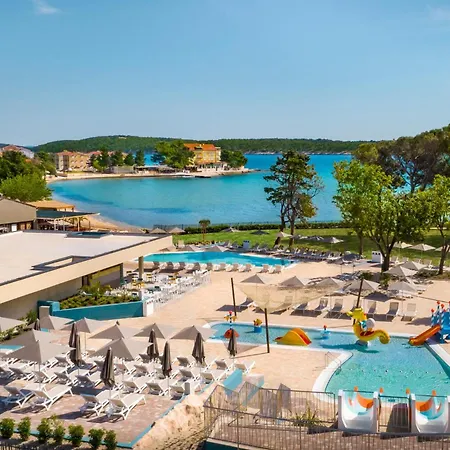 Stunning Stacaravan In