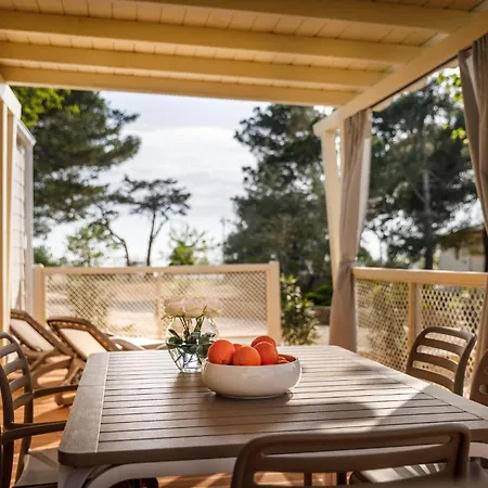 Stunning Stacaravan In