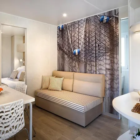 Stunning Stacaravan In 4*