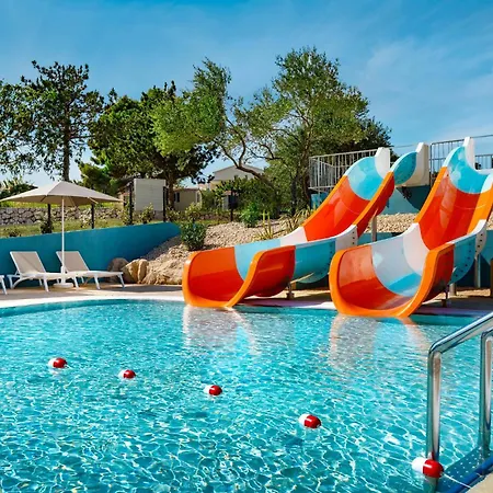 Stunning Stacaravan In Campsite 4*