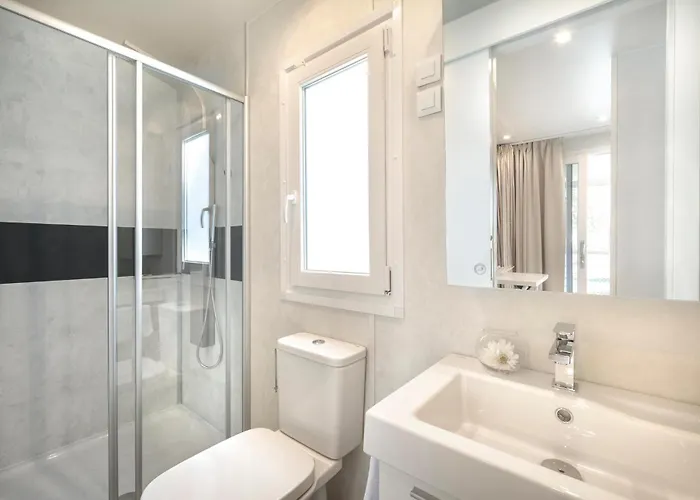 Stunning Stacaravan In Campsite