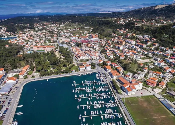 Campsite Stunning Stacaravan In Banjol